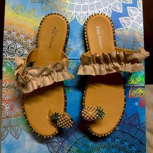 Milan pearl pineapple thong sandals Sz40 new